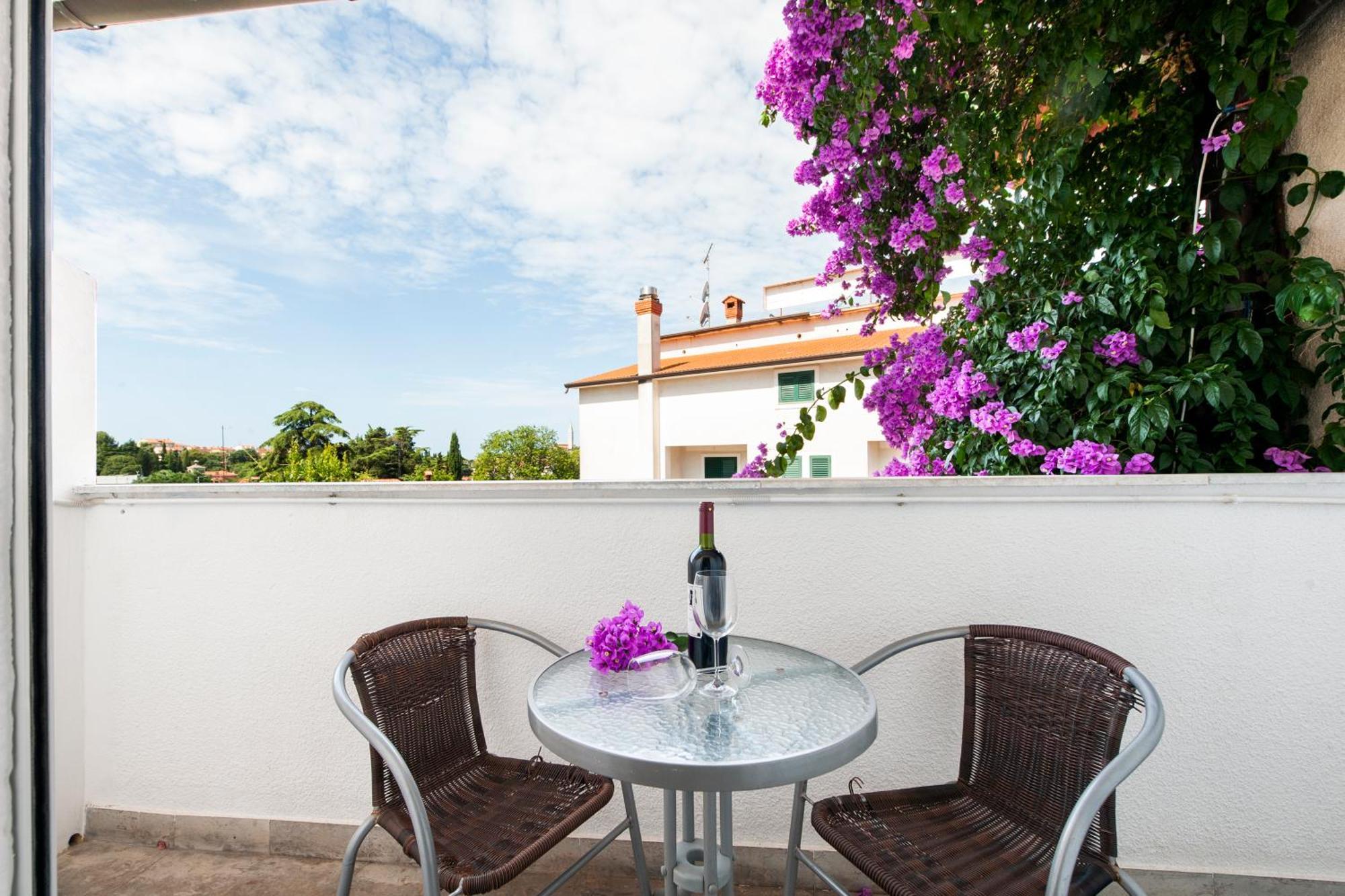 Luna Tsuki Seven Aparthotel Rovinj Exterior foto